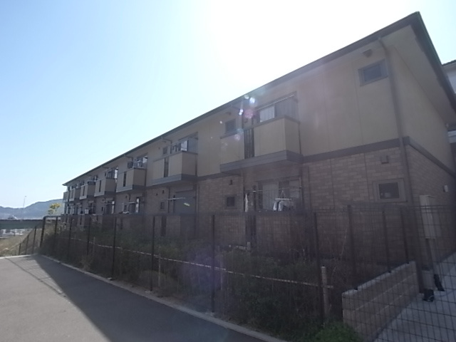 神戸市須磨区車字梨川のアパートの外観
