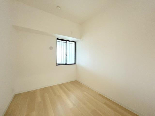 日興交野スカイマンションの寝室|洋室4.3帖
■物件内覧・資金計画相談・住宅ローン相談、リフォーム相談、お問合せ受付中■
※当日・翌日のご内覧、ご相談はお電話でのお問合せがスムーズです！