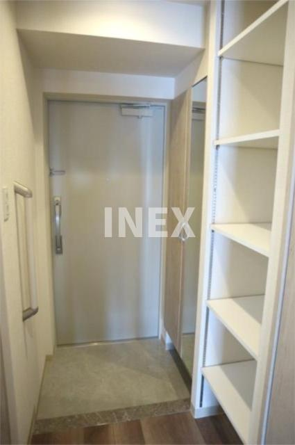 横浜市中区福富町東通の賃貸マンションの玄関