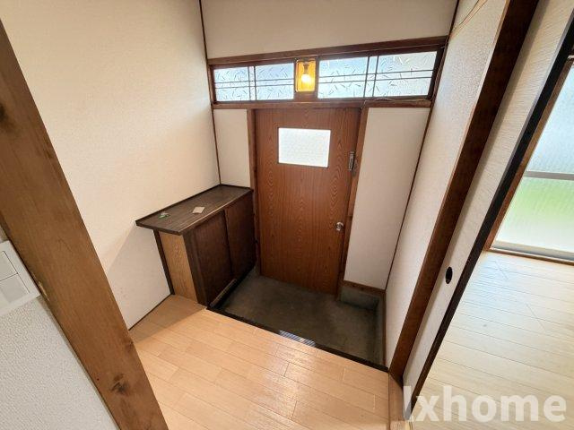西脇貸家の玄関|ゆったりとした玄関です
