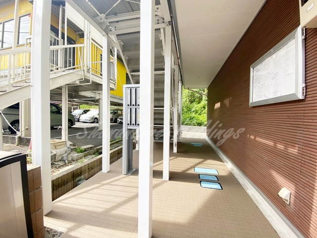 鎌倉市岡本２丁目の賃貸マンションのエントランス