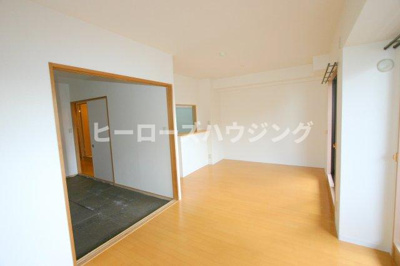 【居間・リビング】 | 豊中パーク・レジデンス | ※同タイプの写真となり、実際のお部屋とは異なる場合があります