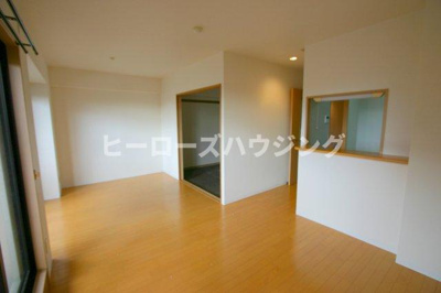 【居間・リビング】 | 豊中パーク・レジデンス | ※同タイプの写真となり、実際のお部屋とは異なる場合があります