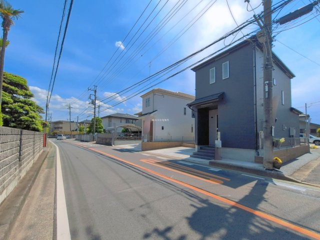 ふじみ野市亀久保３丁目の新築一戸建の前面道路含む現地写真