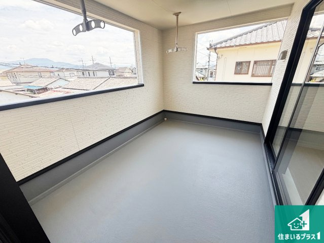 岩出市中迫　第6期　新築一戸建てのバルコニー|ワイドバルコニーは洗濯物を干すスペースが広いのでご家族が多くても安心！