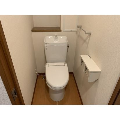 ａｄａｇｉｏのトイレ|■温水洗浄便座■ウォールキャビネット付き