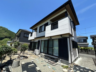 「エアコン4台付き」土佐市塚地　中古一戸建ての外観|陽当り良好！南向きで明るい陽射しが差し込みます。