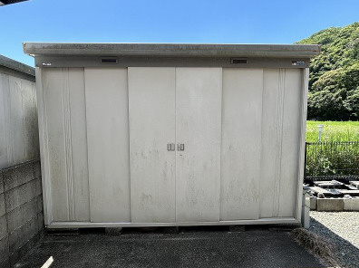 「エアコン4台付き」土佐市塚地　中古一戸建てのその他|タイヤやアウトドア用品の保管に便利な大型物置完備！