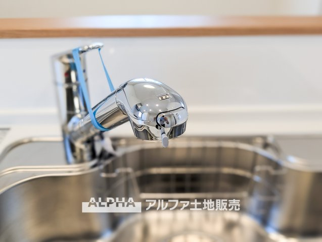 ステイツ花小金井ヴェルパセオのキッチン|【Water cleaner】
◆浄水器◆蛇口から流れ出すお水はクリーンでいつも楽しめます。また浄水器内臓シャワー混合栓なので場所取らずのスッキリとしたスタイルです。