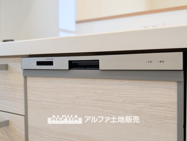 ステイツ花小金井ヴェルパセオのキッチン|【Food washing machine】
◆食洗機◆家事の時間を短縮し、お子様との大切な時間をもっと楽しく。手荒れも防げて節水効果も高い、忙しい毎日に嬉しい人気の設備です。