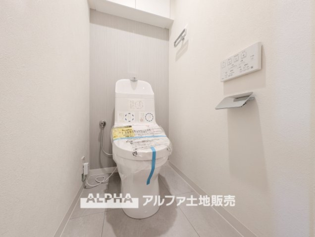 ステイツ花小金井ヴェルパセオのトイレ|【Warm water flush toilet】
◆温水洗浄便座付きトイレ◆お掃除も楽々。快適に過ごすためには今や欠かせない設備の一つです。壁掛けリモコンで使いやすくいつでも清潔に保てます。