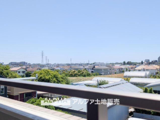 ステイツ花小金井ヴェルパセオの展望|【outward appearance】
◆バルコニー◆家から望む空はブルースカイ。隔てるものは何もなく、そこにあるのは青い空と白い雲の景色がこの街の彩りを演出している。