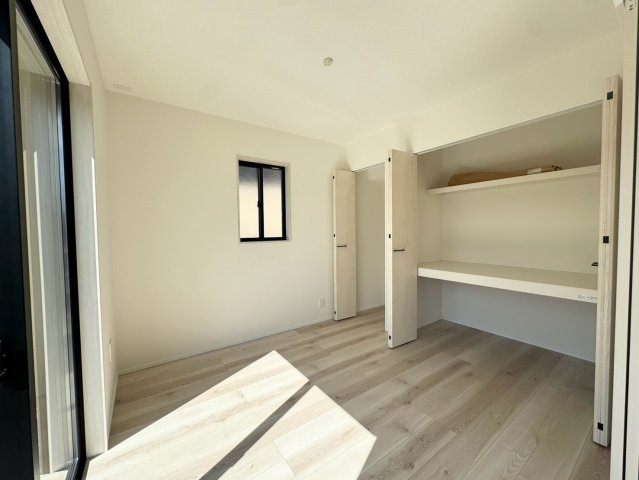  For.M Iーフォルムー小倉南区長行西1丁目2期　【小倉南区　新築戸建て】の洋室|１階洋室はお子様のプレイルームや書斎など、様々な用途で活用できます。【小倉南区　新築戸建て】 