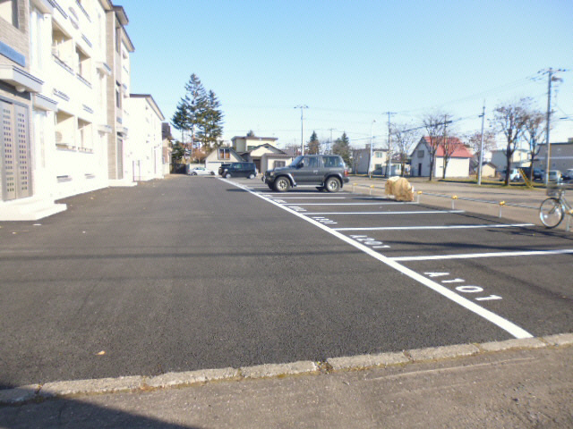 TOWN西5南17ベリーⅡAの駐車場