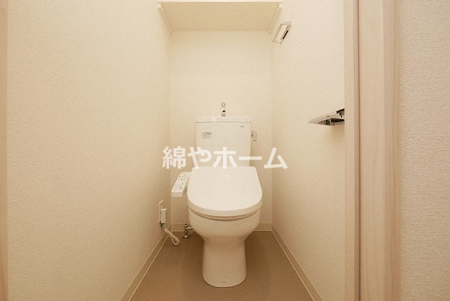 プレサンス大国町ブライスのトイレ|落ち着いた色調のトイレです