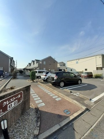 クレストールＢの駐車場