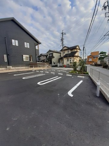 フェリシティ中園の駐車場