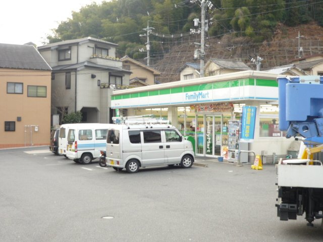 コンフォール己斐の周辺|ファミリーマート己斐上二丁目店まで632ｍ