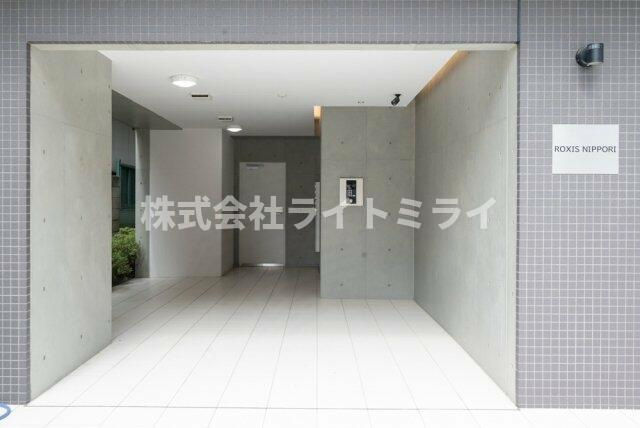 ＲＯＸＩＳ日暮里のエントランス| 