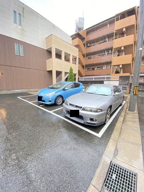 サンキストMZ-サクラの駐車場