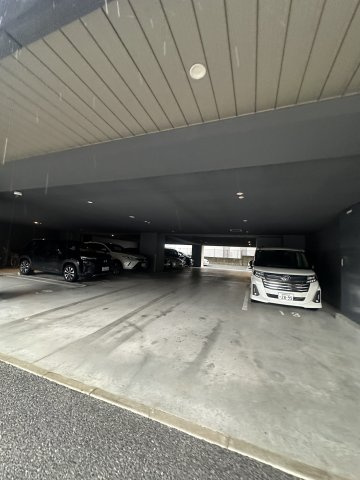 アルファシオベイス博多の駐車場