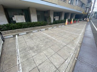 日生住吉コープの駐車場