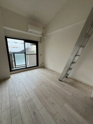 ローテローゼ本山の洋室