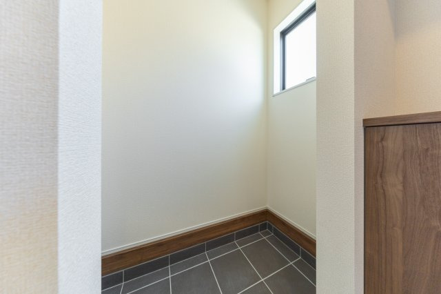鈴鹿市東磯山4丁目《1号棟》の収納|シューズクローク