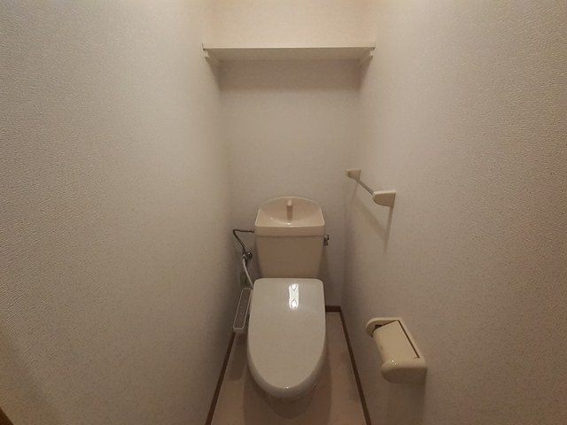 エレガントⅠのトイレ|落ち着いた色調のトイレです