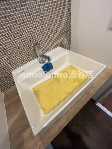 ハイライフ恵比寿の独立洗面台|独立洗面台、小物を置くことができて便利です
