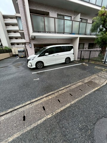 ロイヤル浜芦屋の駐車場