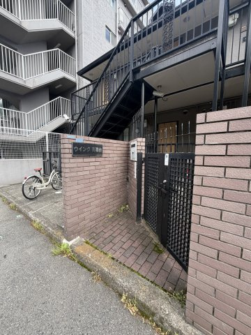 ウイング高取台のエントランス