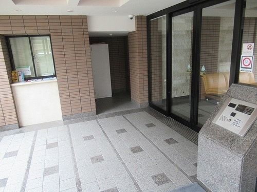 サーパス別府四丁目のエントランス