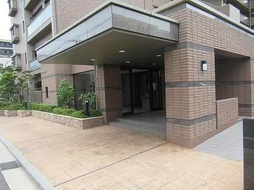 サーパス別府四丁目のエントランス