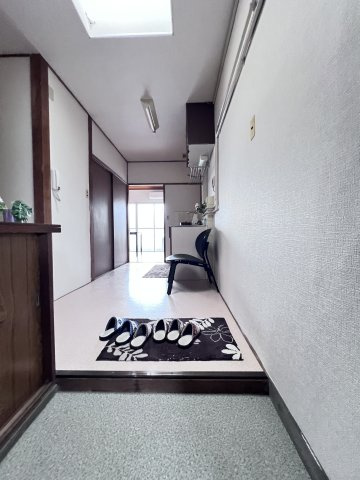 白川ビルの玄関