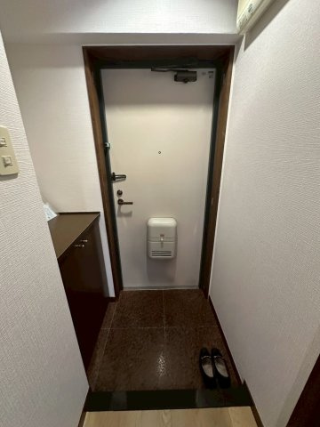 ハイネス岡本の玄関