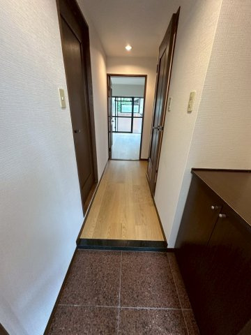 ハイネス岡本の玄関