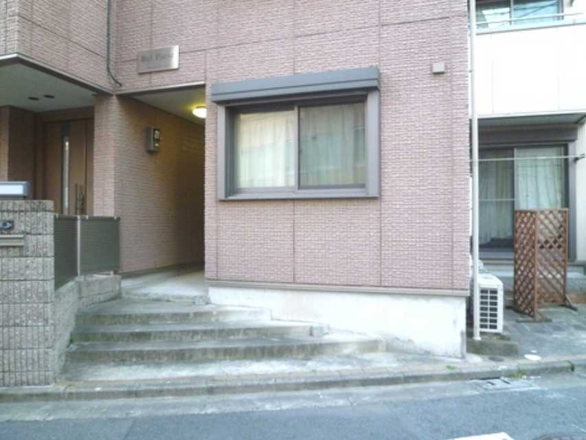 ベルパエーゼ　ネット0　角部屋　三面採光のエントランス