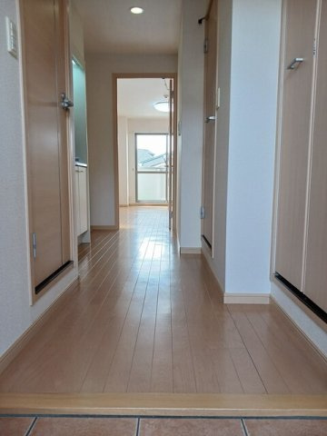 ハイビレッジ六甲の玄関|収納もある玄関です