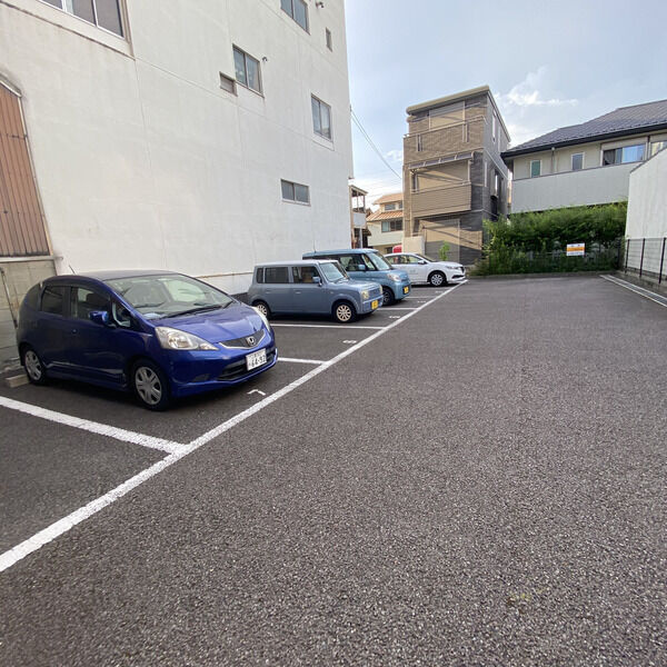 グランドハイツ21　名古屋市賃貸　仲介手数料無料の駐車場