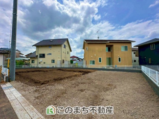 【外観】 | LiveleGarden.S下野市上大領　5号棟 | 建築中現地写真（同社施工の完成物件・モデルハウスがご見学できます）