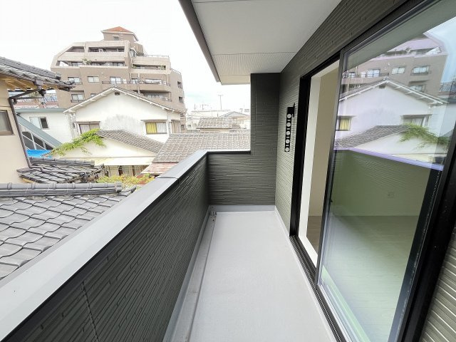 【バルコニー】 | 福岡市南区花畑2丁目3期　1号棟（全1棟）【仲介手数料無料・0円】 | 現地写真。インナーバルコニーです。