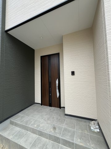 【玄関】 | 福岡市南区花畑2丁目3期　1号棟（全1棟）【仲介手数料無料・0円】 | 現地写真。