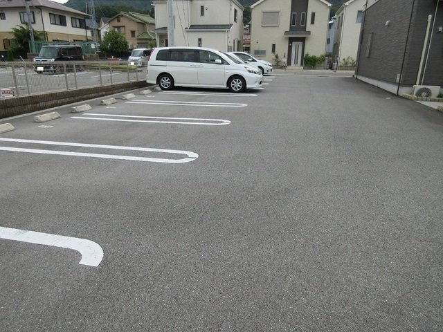 サンカルティエグランの駐車場|駐車場に車を止められます
