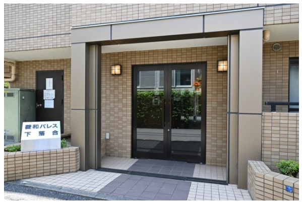 新宿区下落合１丁目の賃貸マンションのエントランス|毎日通るエントランスはこのようになっています