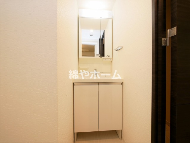 レオンコンフォート本町の洗面所|スペースが確保できる洗面所です