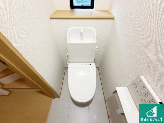 明石市魚住町西岡　新築一戸建てのトイレ|1・2階の2ヶ所にあるので、朝の忙しい時間の順番待ちもなく、深夜の利用にも大変便利です。