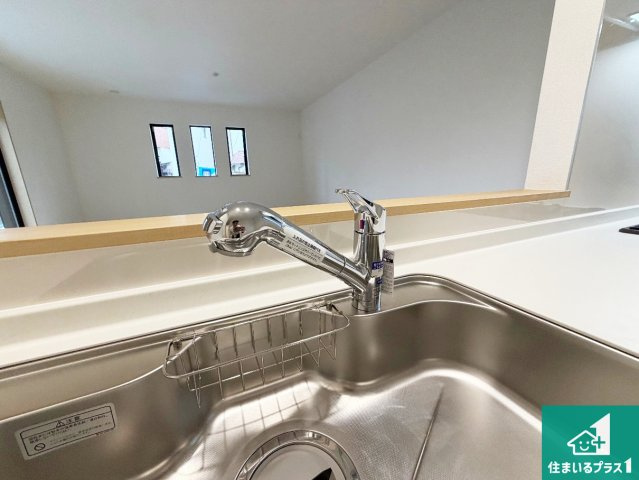 明石市魚住町西岡　新築一戸建ての設備|浄水器を内蔵！炊飯時、お茶を作る時に安心してお水を使えます！お湯と冷水、浄水と原水、シャワーの切替えもワンタッチです！