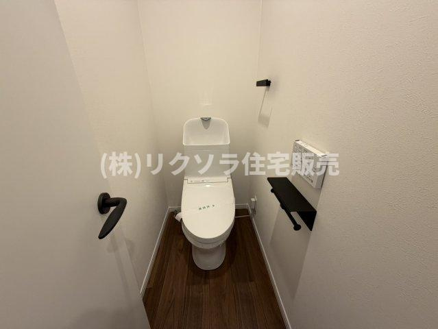 黒原橘町　中古一戸建てのトイレ|温水洗浄便座付き
■物件内覧・資金計画相談・住宅ローン相談、リフォーム相談、お問合せ受付中■
※当日・翌日のご内覧、ご相談はお電話でのお問合せがスムーズです！