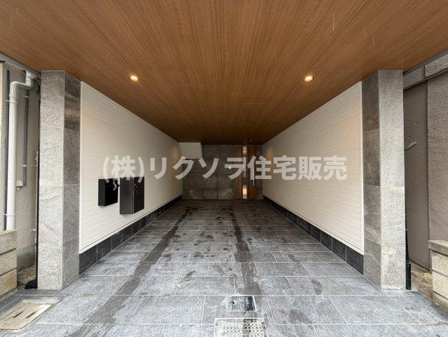 黒原橘町　中古一戸建ての駐車場|ビルトイン3口コンロ
■物件内覧・資金計画相談・住宅ローン相談、リフォーム相談、お問合せ受付中■
※当日・翌日のご内覧、ご相談はお電話でのお問合せがスムーズです！
